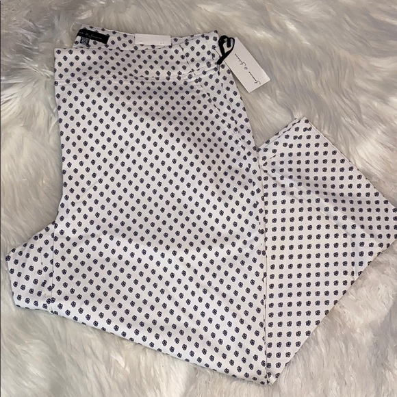New Woman’s plus size white pant w blue design - Picture 1 of 9